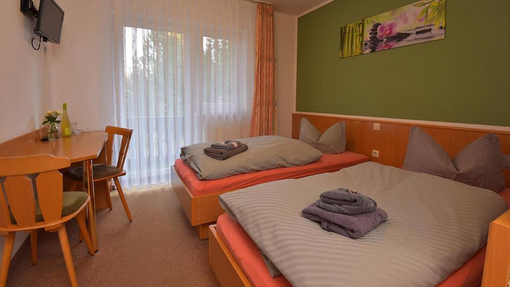 Hotel-Pension Rennsteighutte Фрауенвалд Екстериор снимка