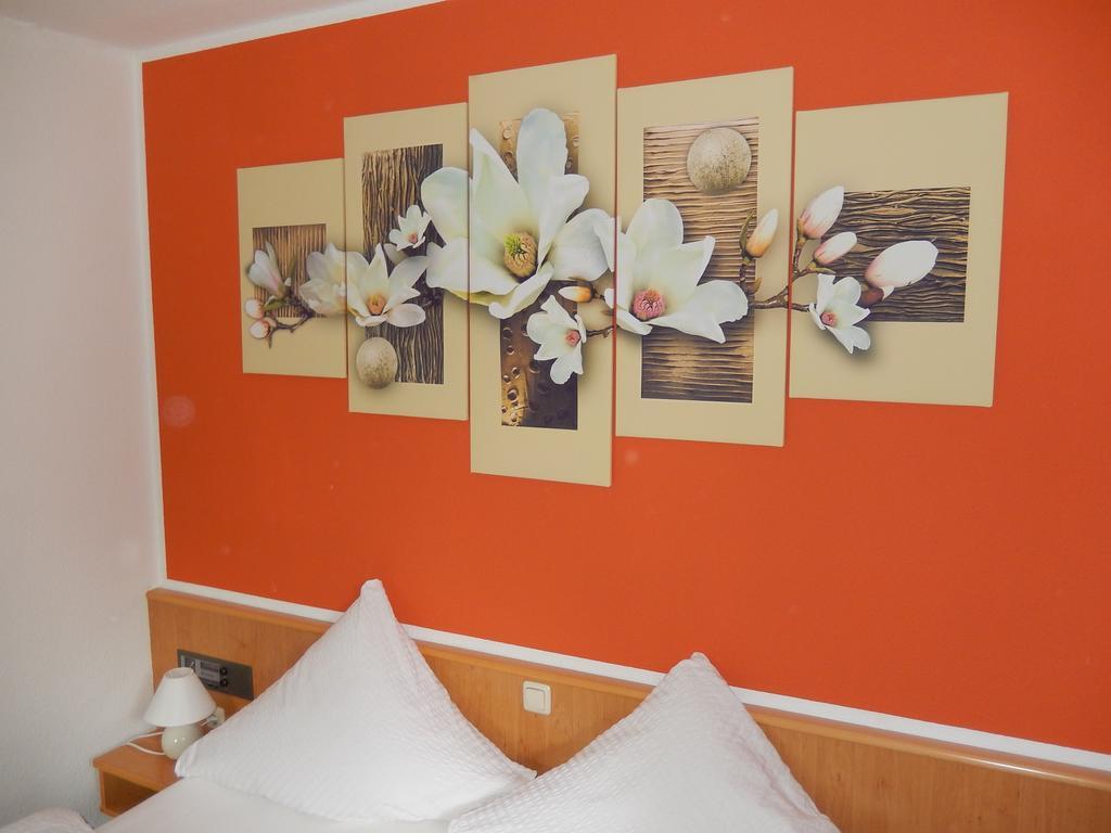 Hotel-Pension Rennsteighutte Фрауенвалд Екстериор снимка